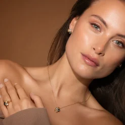 Caroline Svedbom Ana örhängen, Black Golden Combo – Rhodium