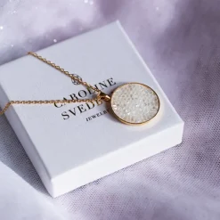 Caroline Svedbom Chloe Halsband/ Light Delite (Guld)
