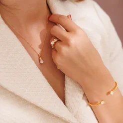 Caroline Svedbom Leah Halsband / Electric White Combo (Guld)