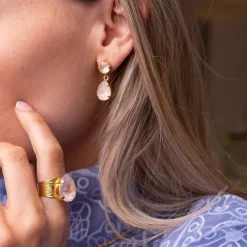 Caroline Svedbom Mini Drop Örhängen/ Ivory Cream Delite (Guld)