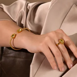 Caroline Svedbom Mini Drop Armband, ReCreated™ Dark Jonquil – Guld