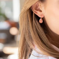 Caroline Svedbom Mini Drop Clasp Örhängen/ Rose Peach (Rhodium)