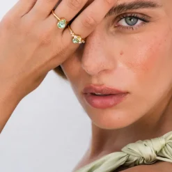 Caroline Svedbom Petite Drop Ring / Chrysolite (Guld)