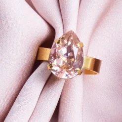 Caroline Svedbom Ring Mini Drop Vintage Rose (Guld)