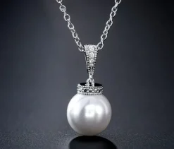 Celine Estelle Silverhalsband med Vitguld, Sötvattenpärla och CZ 40+5 cm