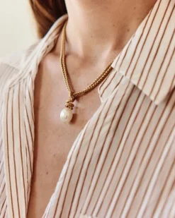 Edblad Swivel Halsband Pearl L – Guld
