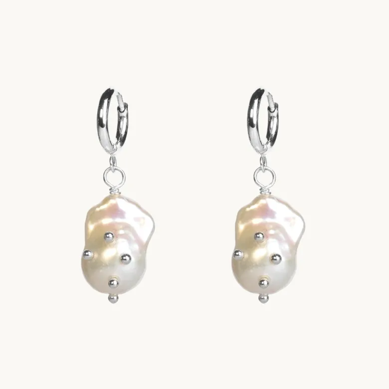 Emma Israelsson Baroque Stud Pearl Örhängen Silver