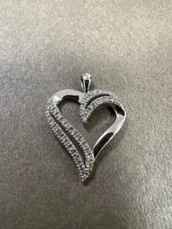 Hjärta i 18K Guld med Diamanter HJG002