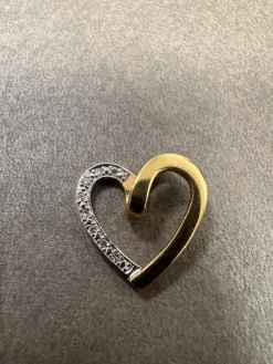 Hjärta i 18K Guld med Diamanter HJG012
