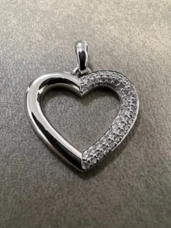 Hjärta i 18K Guld med Diamanter HJG003