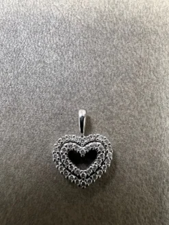 Hjärta i 18K Vitguld med Diamanter HJG023