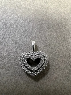 Hjärta i 18K Vitguld med Diamanter HJG023