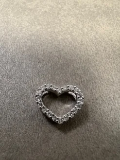 Hjärta i 14K Vitguld med Diamanter HJG022