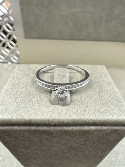 18K Vitguld Solitär ring – RBG028 ( Begagnad )