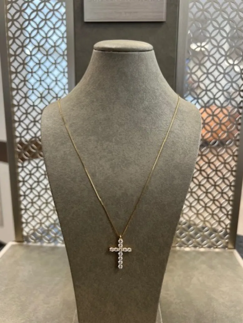 Kors i 18K Guld med 0,80ct W/SI Diamanter – CI676C