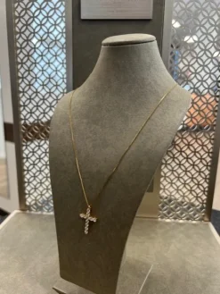 Kors i 18K Guld med 0,80ct W/SI Diamanter – CI676C