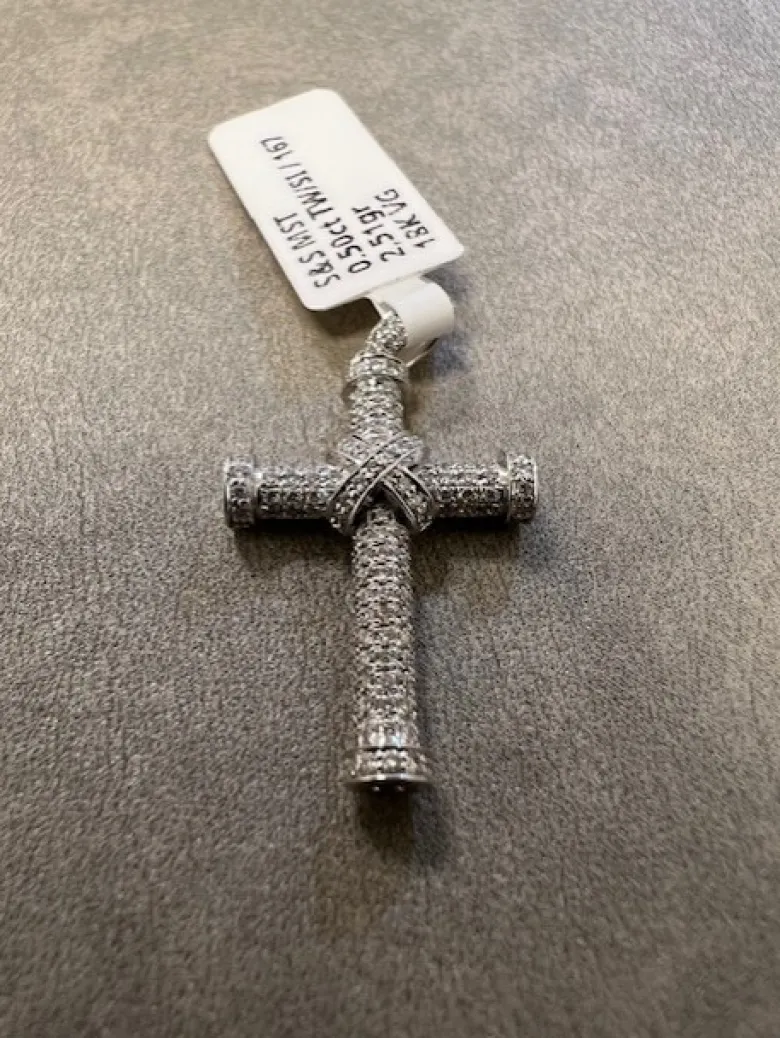 Kors i 18K Vitguld med 0,50ct TW/SI Diamanter – KVG004