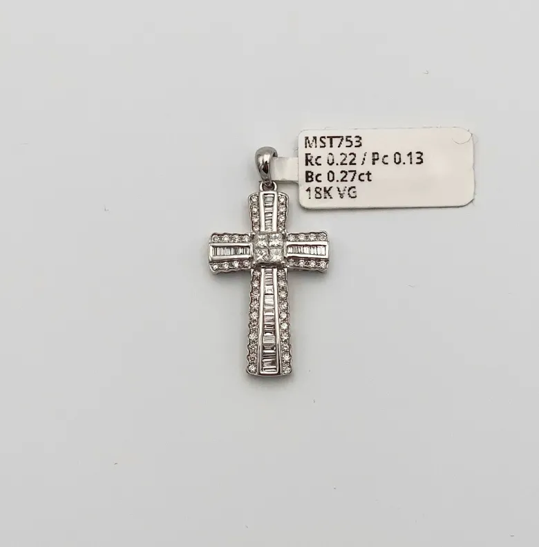 Kors i 18K Vitguld med 0.62ct TW/SI Diamanter – MST753