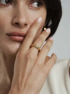 Mockberg Edge Ribbed Ring Guld