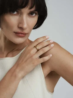 Mockberg Edge Ribbed Ring Guld