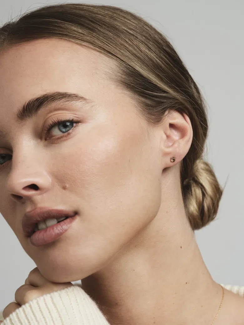 Mockberg Jolie Studs Örhängen Medium Guld – Coffee