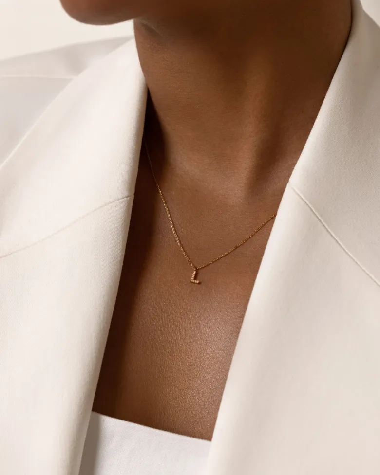 Mockberg Petite Stone Bokstav Halsband Guld