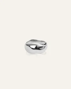 Mockberg Wavy Bolded Large Ring Silver