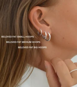 Syster P Beloved Fat Medium Hoops Örhängen Guld