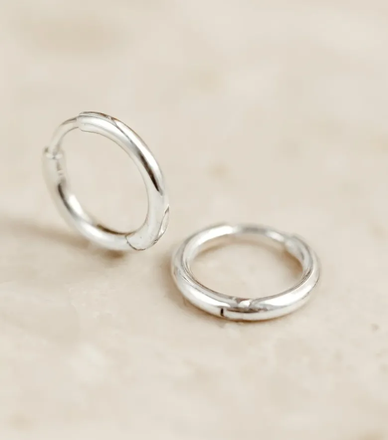 Syster P Beloved Fat Small Hoops Örhängen Silver