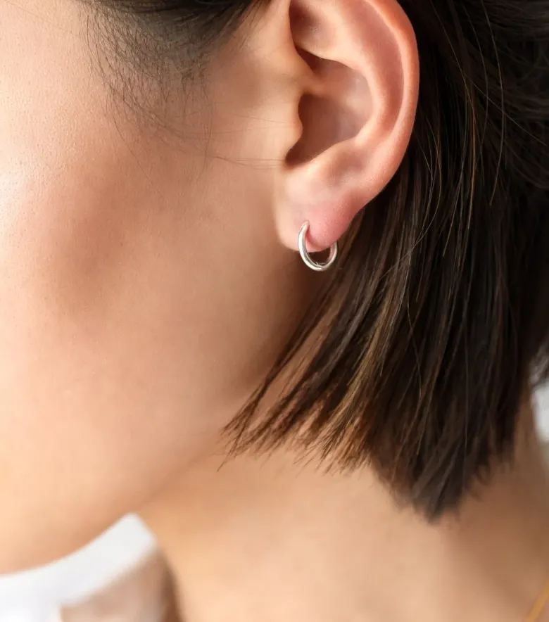 Syster P Beloved Fat Small Hoops Örhängen Silver