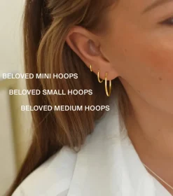 Syster P Beloved Mini Hoops Örhängen Guld