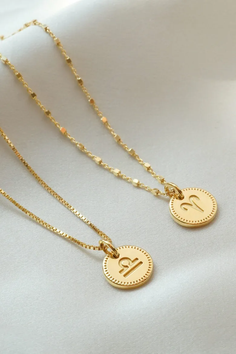 Syster P Beloved Zodie Hängsmycke Guld