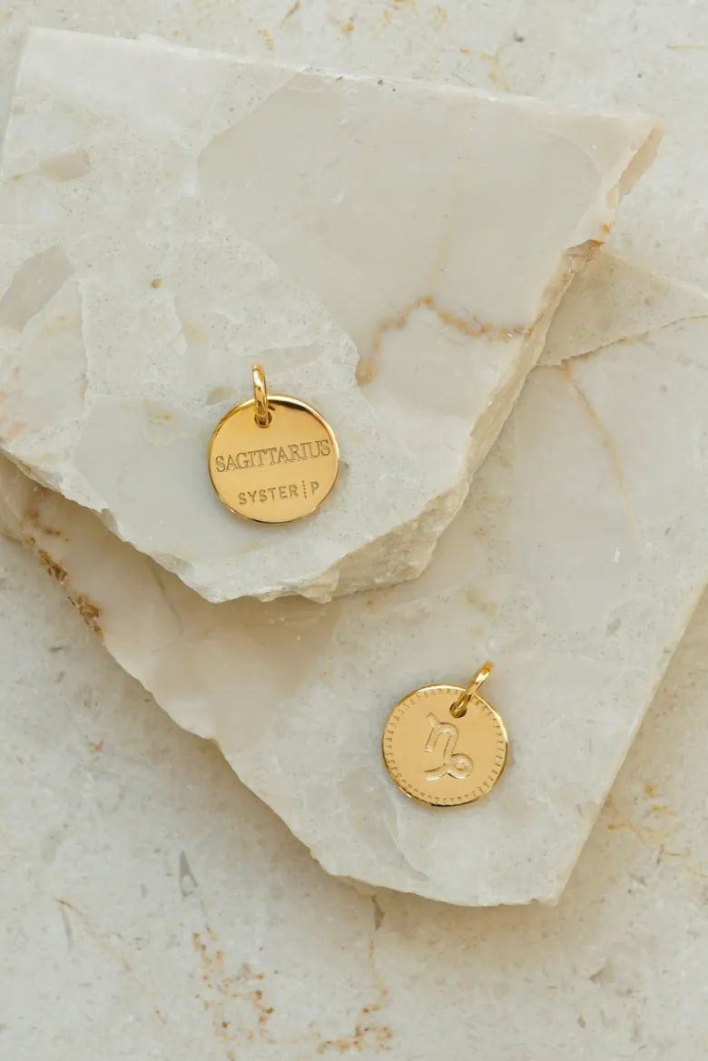 Syster P Beloved Zodie Hängsmycke Guld