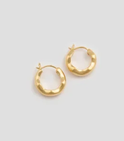 Syster P Bolded Wavy Blank Örhängen Guld