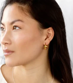 Syster P Bolded Wavy Blank Örhängen Guld