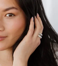 Syster P Bolded Wavy Ring Silver