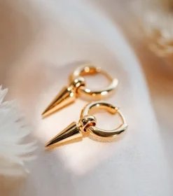 Syster P Juno Single Hoop Örhänge Guld