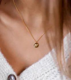 Syster P Minimalistica Hamrad Halsband Guld