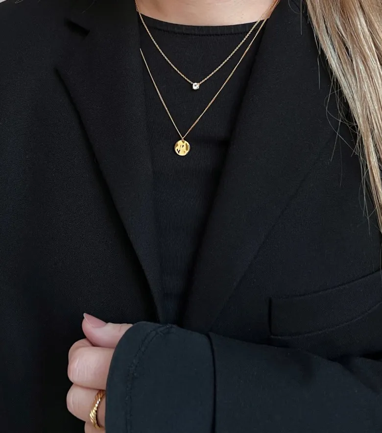 Syster P Minimalistica Hamrad Halsband Guld
