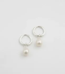 Syster P Treasure Pearl Hoop Silver