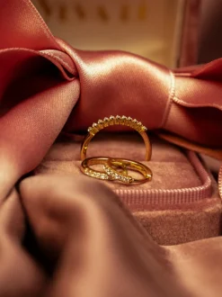 YLVA LI Alliance Diamond Örhängen – Gold 8681