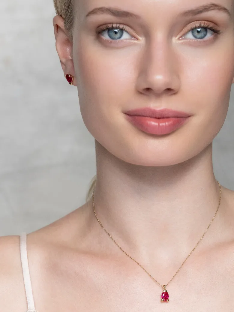 YLVA LI Embla Halsband Ruby – Guld