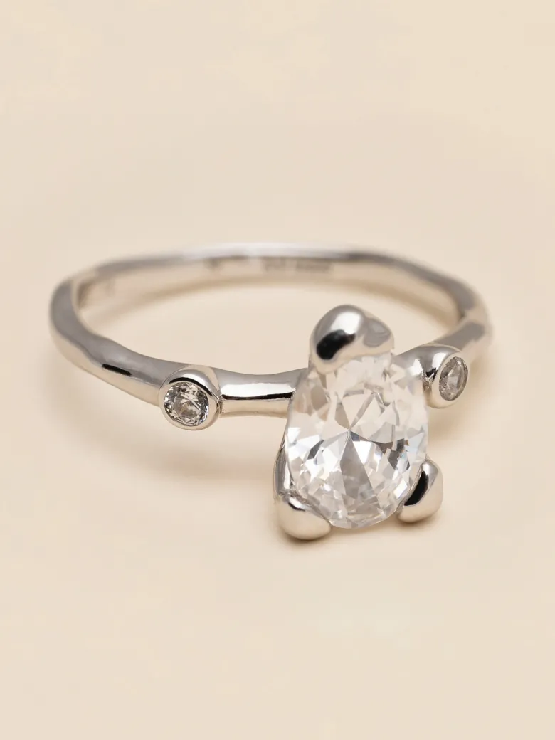 YLVA LI Embla ring Crystal – Silver