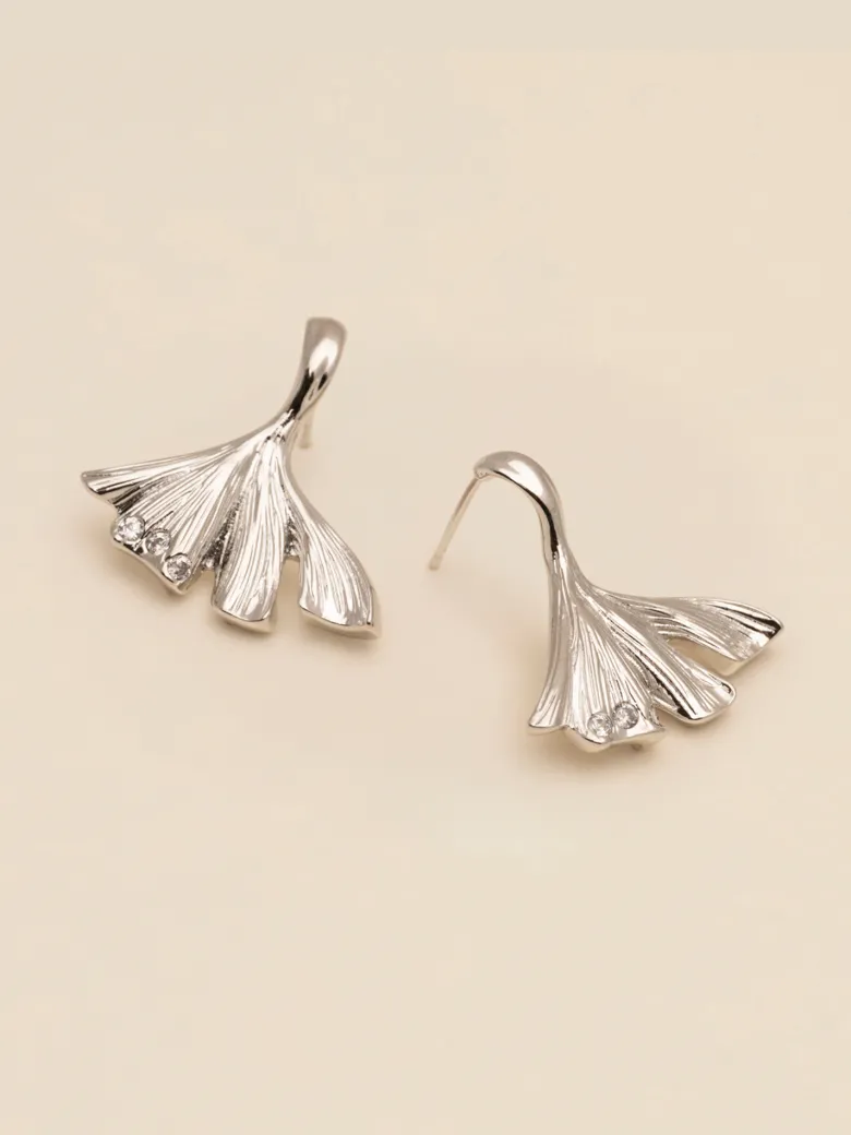 YLVA LI Petite Embla leaf Örhängen – Silver